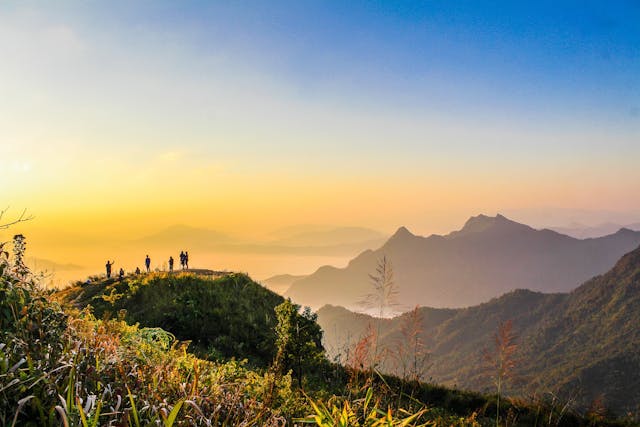 Hiking Etiquette For Beginners - Hikers at sunset