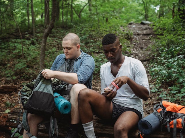 How To Recover From A Hike - Hikers eating
