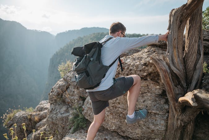 How To Fit A Hiking Backpack - Hike with ill fitting backpack