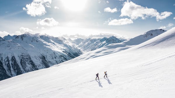How To Hike In Winter - Hikers in the snow