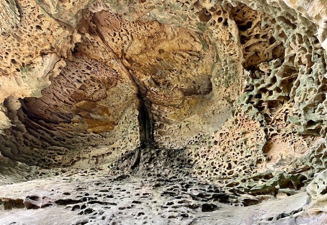 NSW Central Coast Hikes - Sandstone cave