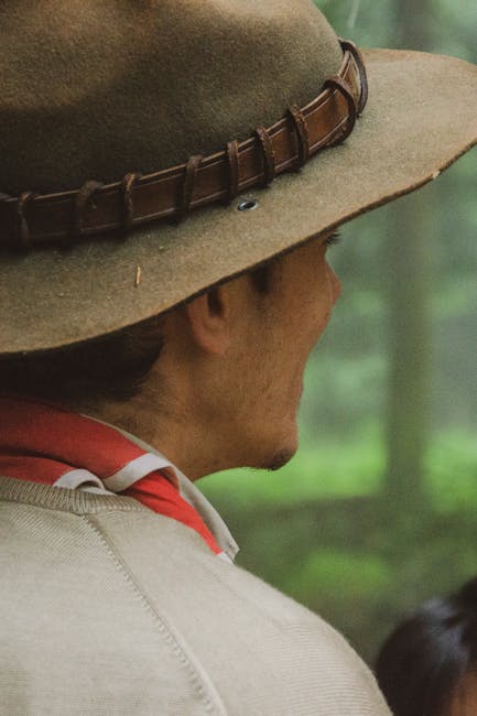 What To Wear Hiking In The Summer - Hiker hat and neck scarf