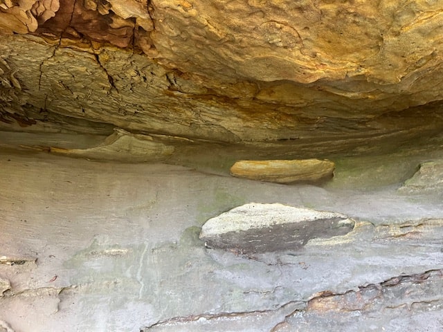 Hiking In Brisbane Waters National Park - Monolith Cave