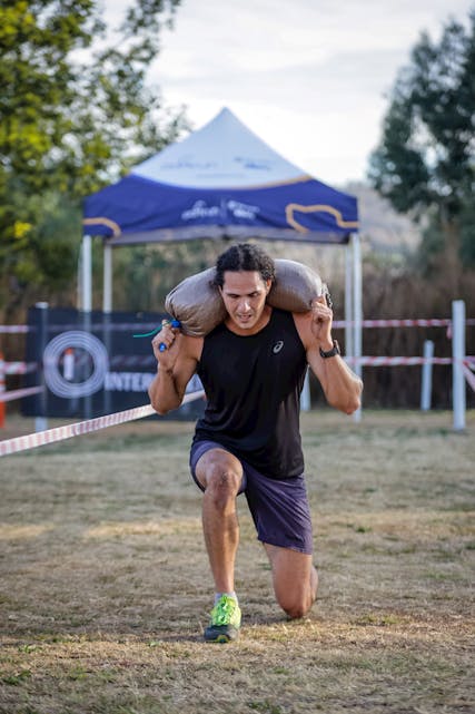 Build Stamina Hiking - Man doing lunges