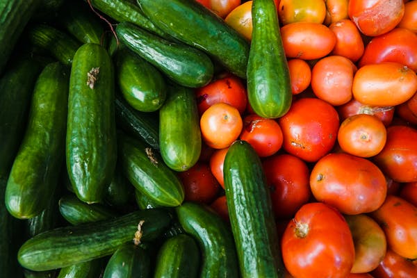 10 Best Low Carb Snacks For Hikers 0 Cucumber and tomatoes